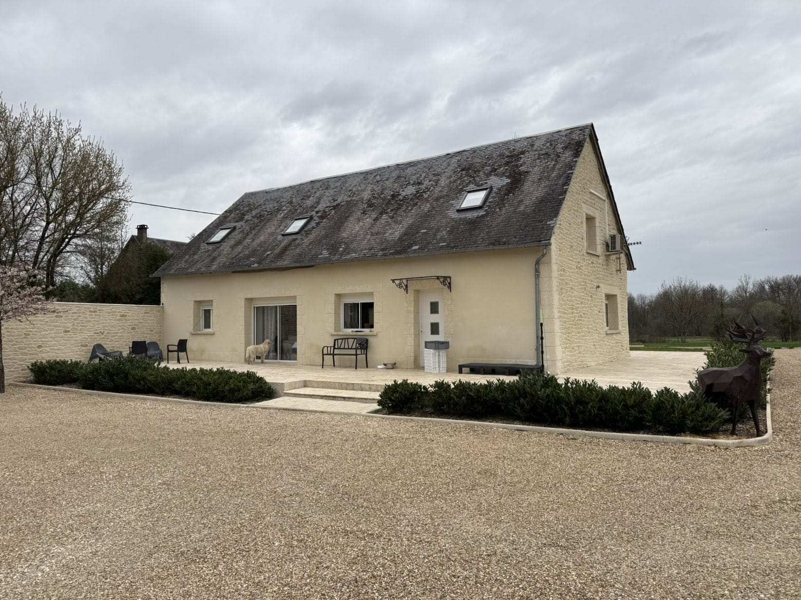maison avant rénovation toiture façade
